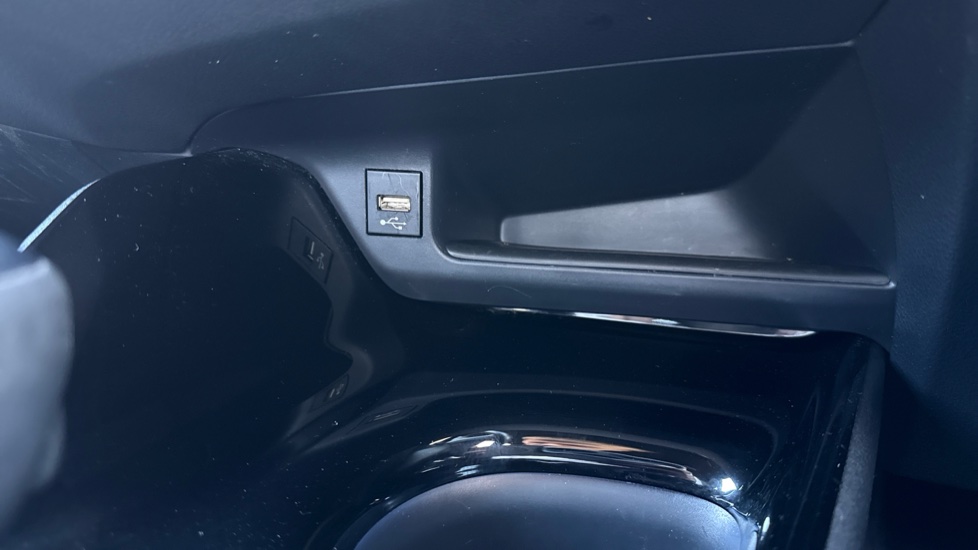Toyota C-HR 2.0 Hybrid Design 5dr CVT Hybrid Hatchback - Image 24