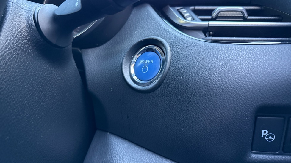 Toyota C-HR 2.0 Hybrid Design 5dr CVT Hybrid Hatchback - Image 30