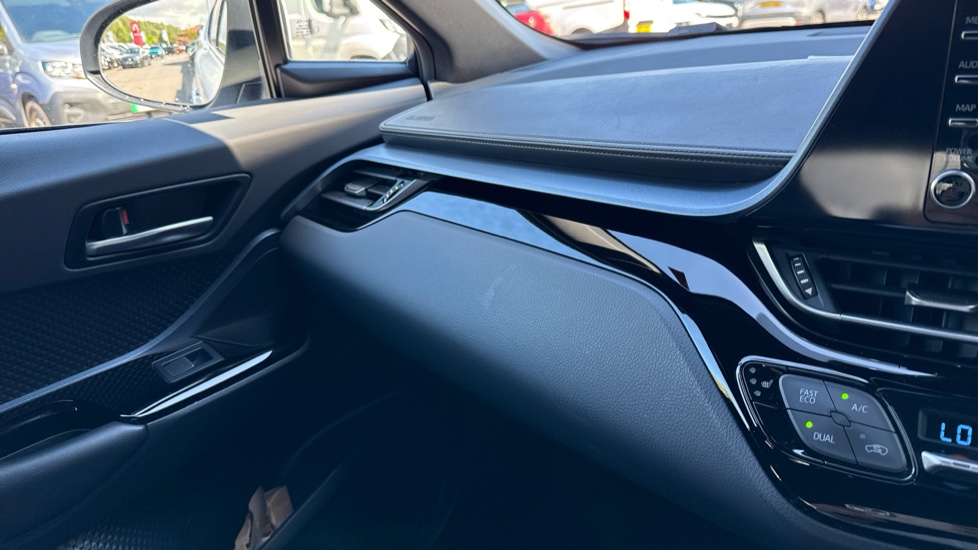 Toyota C-HR 2.0 Hybrid Design 5dr CVT Hybrid Hatchback - Image 33