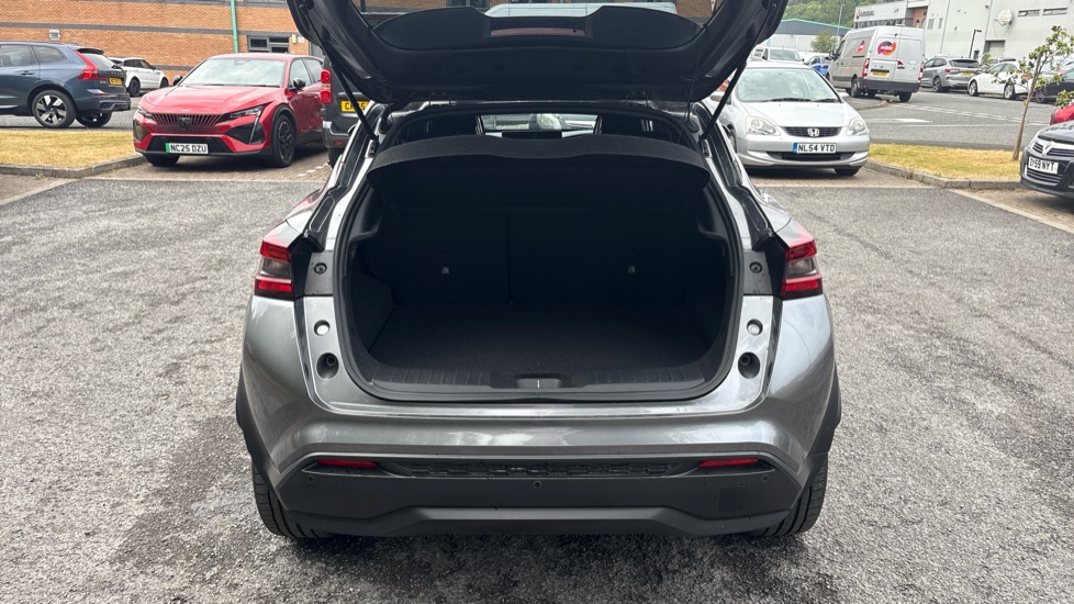 Nissan Juke 1.6 Hybrid Tekna 5dr Auto Hybrid Hatchback - Image 4