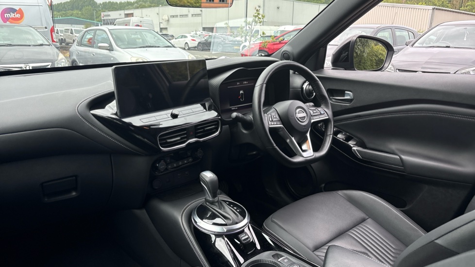 Nissan Juke 1.6 Hybrid Tekna 5dr Auto Hybrid Hatchback - Image 9