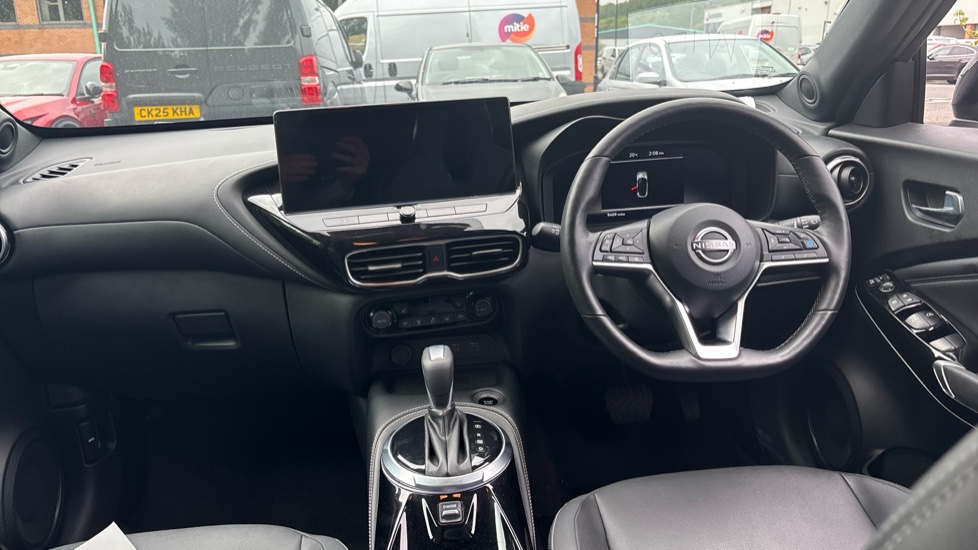 Nissan Juke 1.6 Hybrid Tekna 5dr Auto Hybrid Hatchback - Image 10