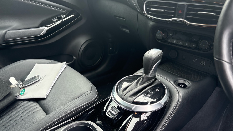 Nissan Juke 1.6 Hybrid Tekna 5dr Auto Hybrid Hatchback - Image 13