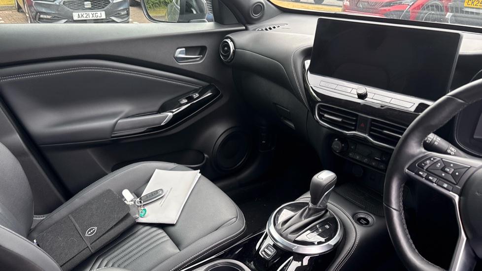 Nissan Juke 1.6 Hybrid Tekna 5dr Auto Hybrid Hatchback - Image 14