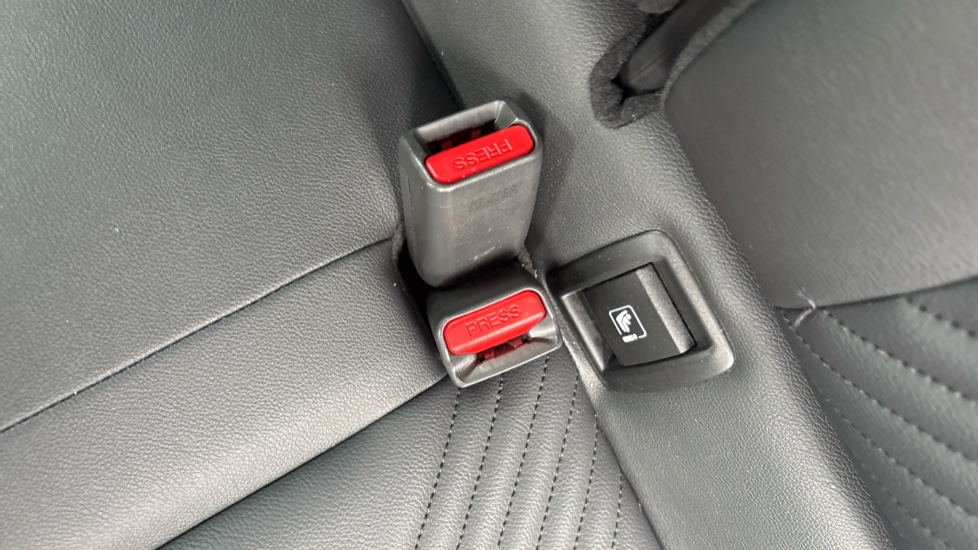 Nissan Juke 1.6 Hybrid Tekna 5dr Auto Hybrid Hatchback - Image 17