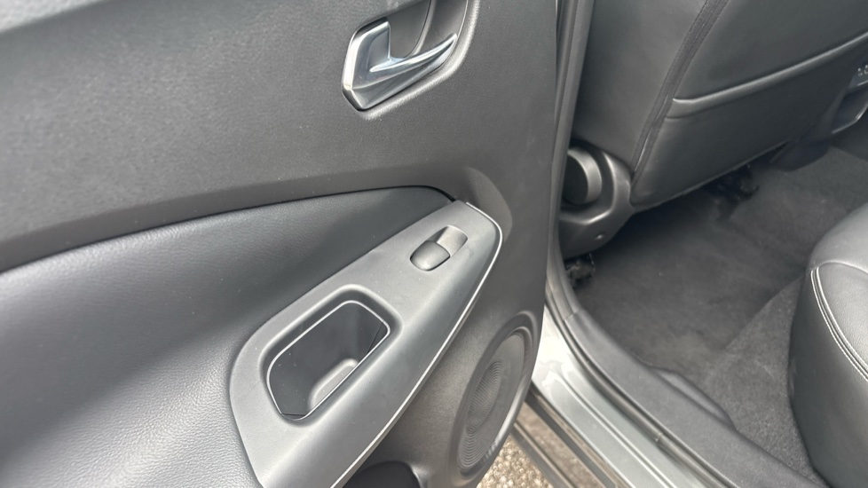 Nissan Juke 1.6 Hybrid Tekna 5dr Auto Hybrid Hatchback - Image 25