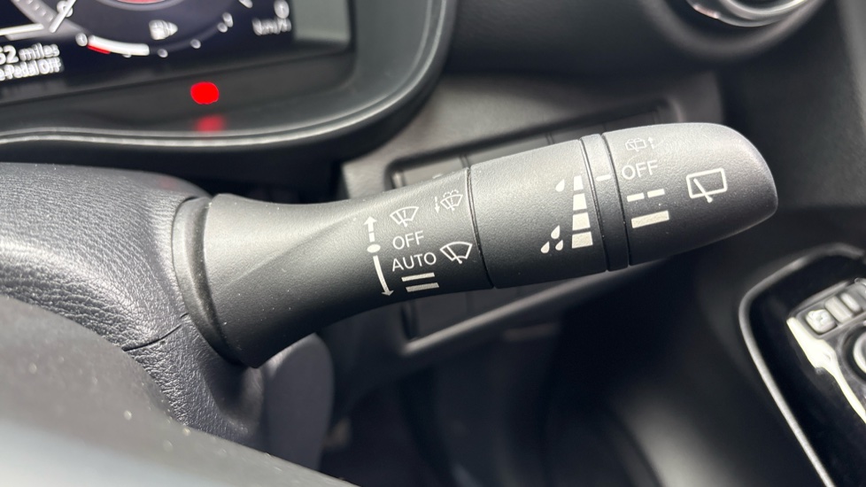 Nissan Juke 1.6 Hybrid Tekna 5dr Auto Hybrid Hatchback - Image 36