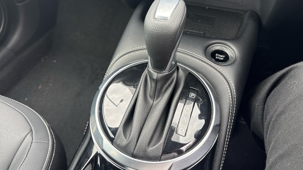 Nissan Juke 1.6 Hybrid Tekna 5dr Auto Hybrid Hatchback - Image 41