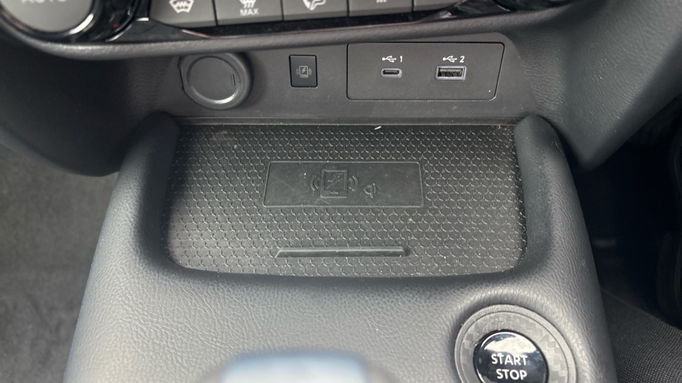 Nissan Juke 1.6 Hybrid Tekna 5dr Auto Hybrid Hatchback - Image 42