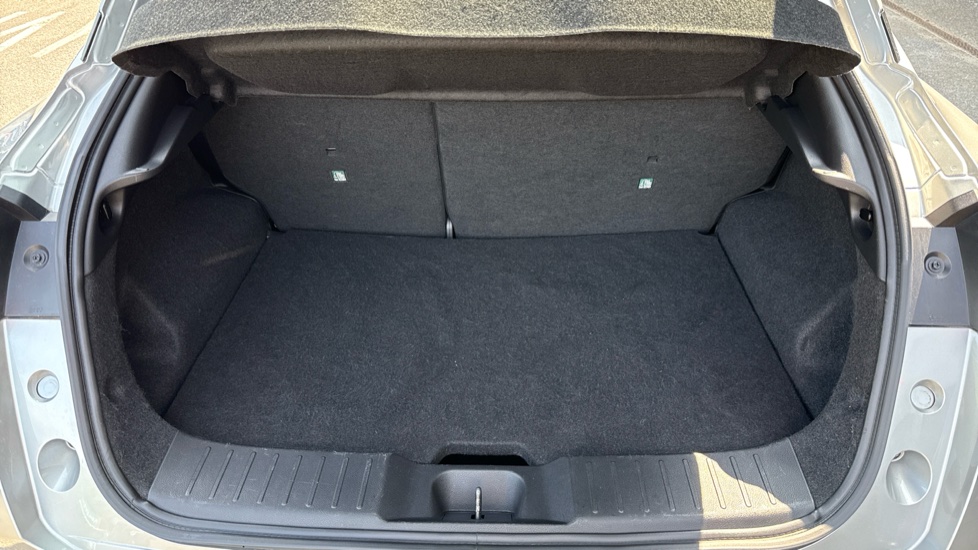 Nissan Juke 1.0 DiG-T 114 N-Connecta 5dr DCT Petrol Hatchback - Image 4