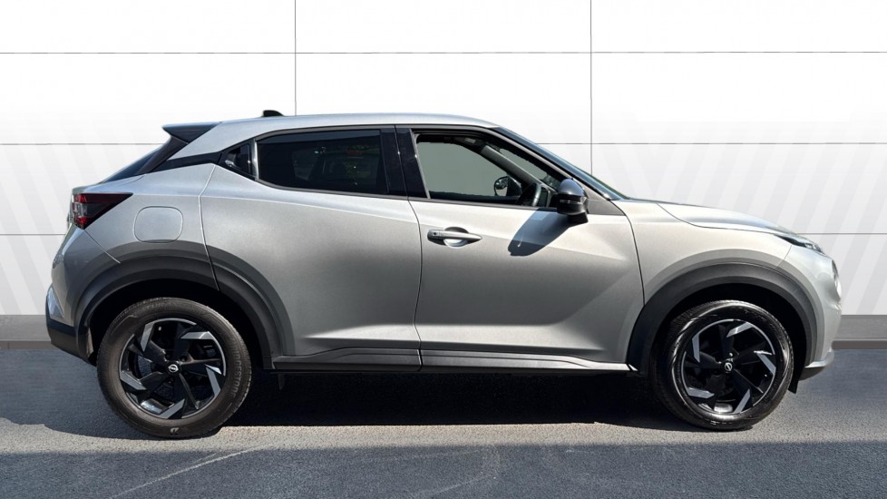 Nissan Juke 1.0 DiG-T 114 N-Connecta 5dr DCT Petrol Hatchback - Image 5