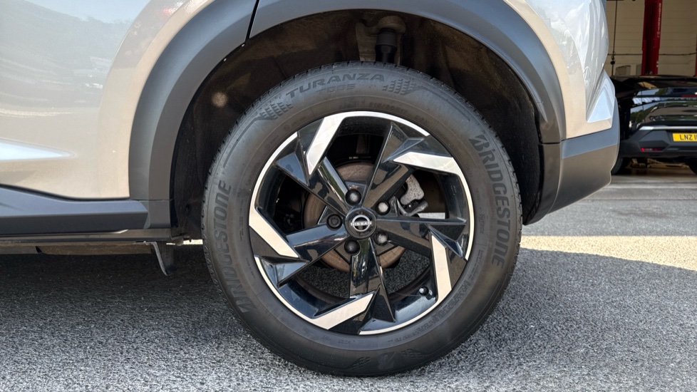 Nissan Juke 1.0 DiG-T 114 N-Connecta 5dr DCT Petrol Hatchback - Image 7