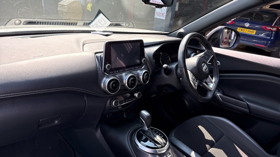 Nissan Juke 1.0 DiG-T 114 N-Connecta 5dr DCT Petrol Hatchback - Image 9