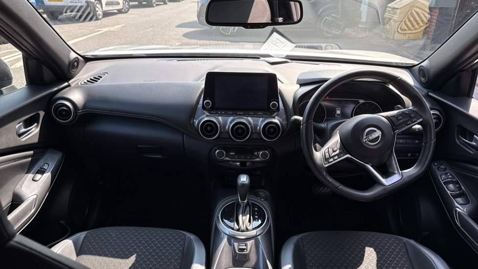 Nissan Juke 1.0 DiG-T 114 N-Connecta 5dr DCT Petrol Hatchback - Image 10