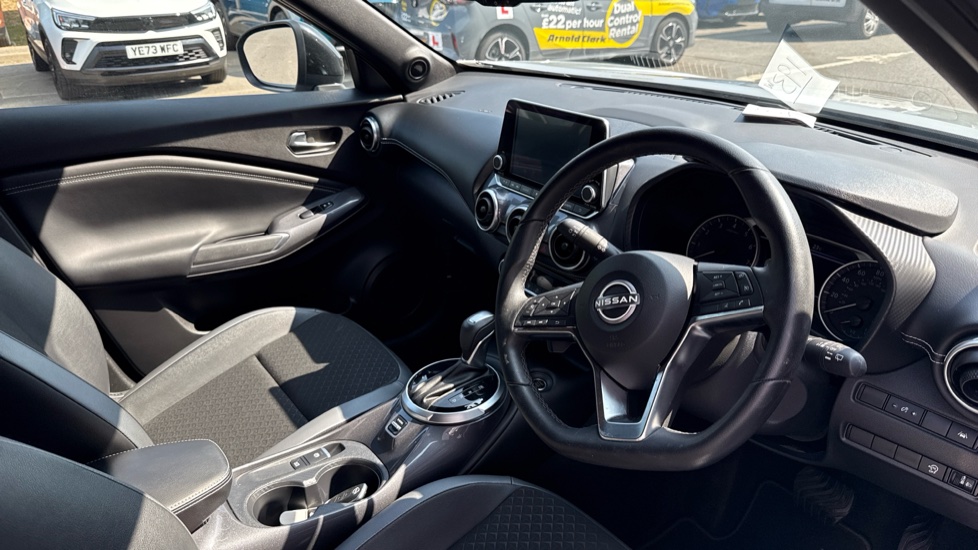 Nissan Juke 1.0 DiG-T 114 N-Connecta 5dr DCT Petrol Hatchback - Image 11