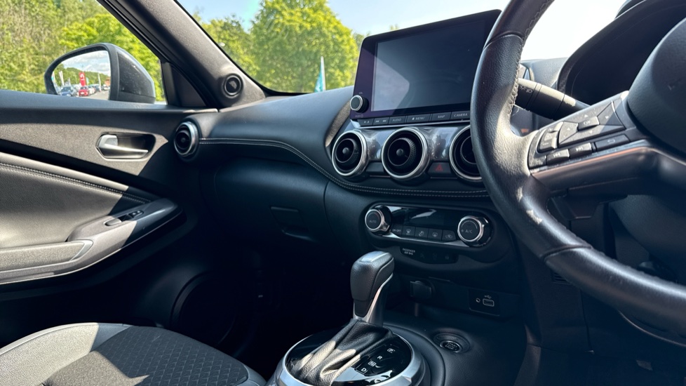 Nissan Juke 1.0 DiG-T 114 N-Connecta 5dr DCT Petrol Hatchback - Image 14