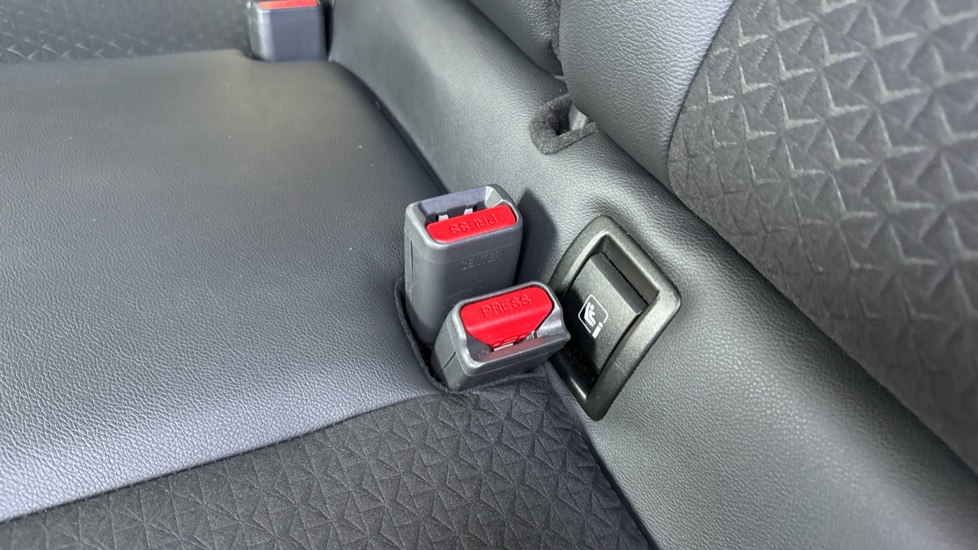 Nissan Juke 1.0 DiG-T 114 N-Connecta 5dr DCT Petrol Hatchback - Image 17