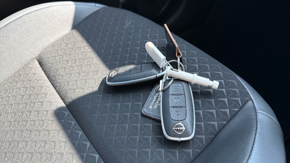 Nissan Juke 1.0 DiG-T 114 N-Connecta 5dr DCT Petrol Hatchback - Image 20