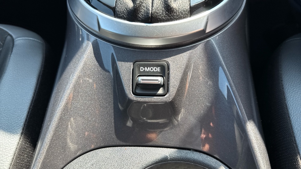 Nissan Juke 1.0 DiG-T 114 N-Connecta 5dr DCT Petrol Hatchback - Image 22