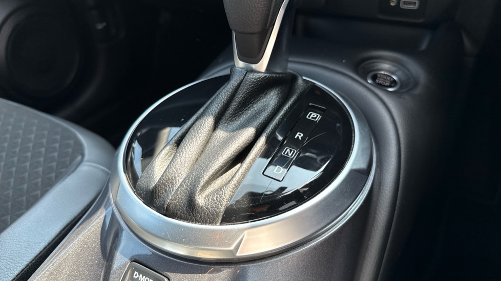 Nissan Juke 1.0 DiG-T 114 N-Connecta 5dr DCT Petrol Hatchback - Image 23