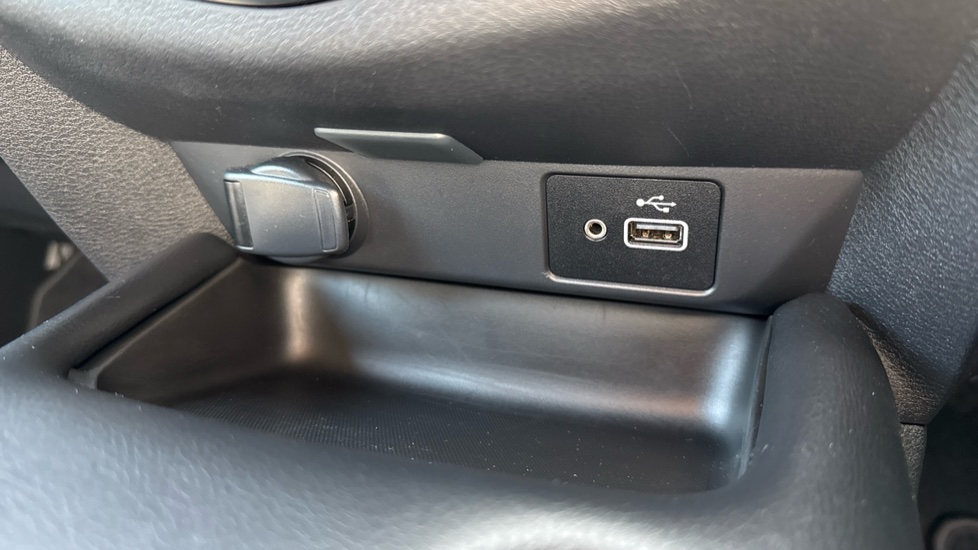 Nissan Juke 1.0 DiG-T 114 N-Connecta 5dr DCT Petrol Hatchback - Image 25