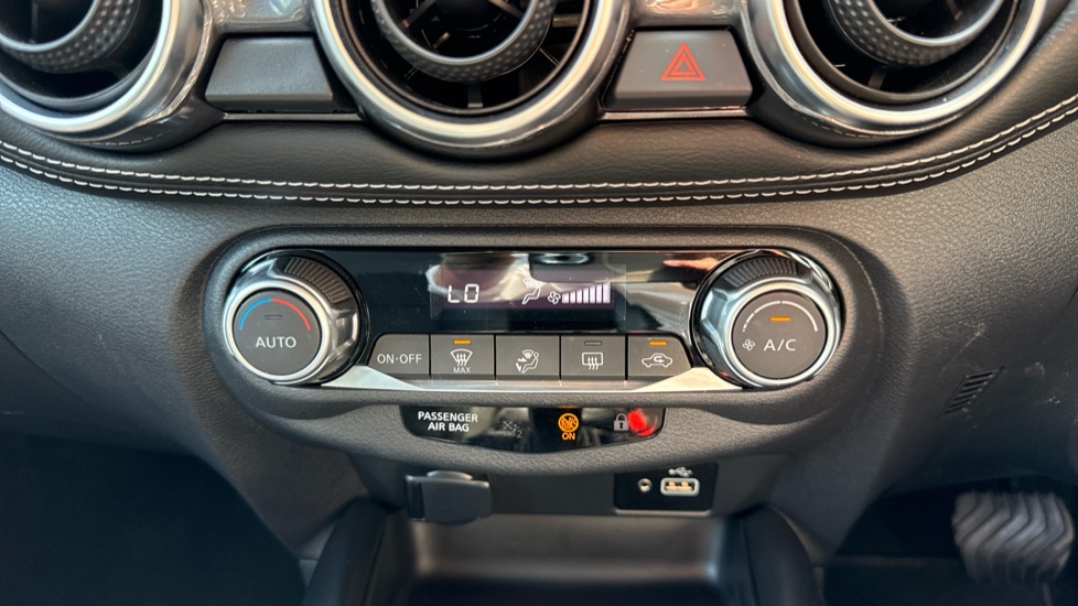 Nissan Juke 1.0 DiG-T 114 N-Connecta 5dr DCT Petrol Hatchback - Image 26
