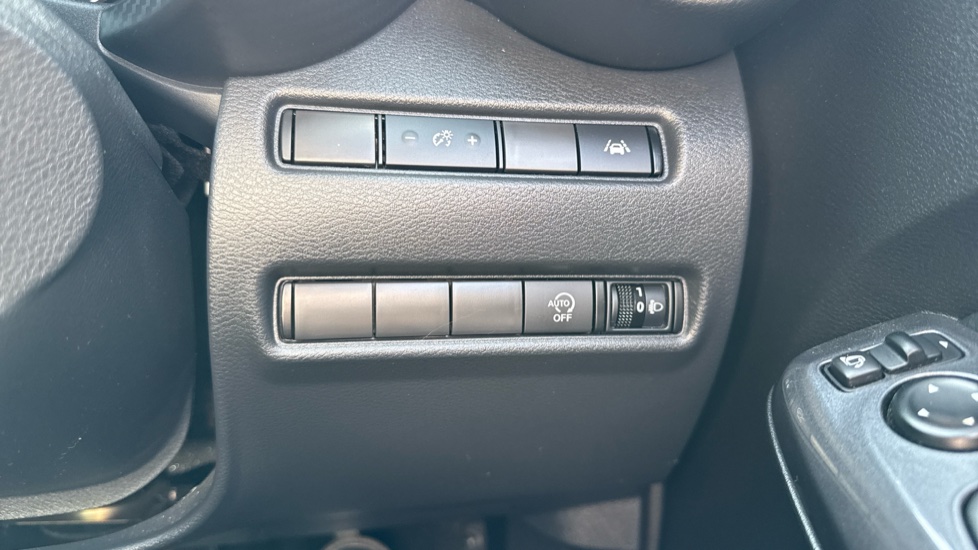 Nissan Juke 1.0 DiG-T 114 N-Connecta 5dr DCT Petrol Hatchback - Image 37