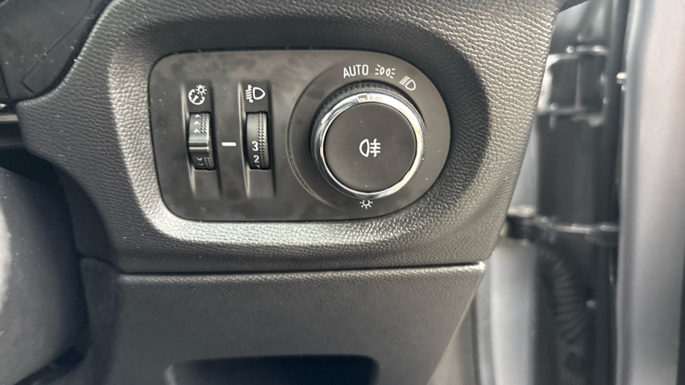 Vauxhall Corsa 1.2 SE Premium 5dr Petrol Hatchback - Image 35
