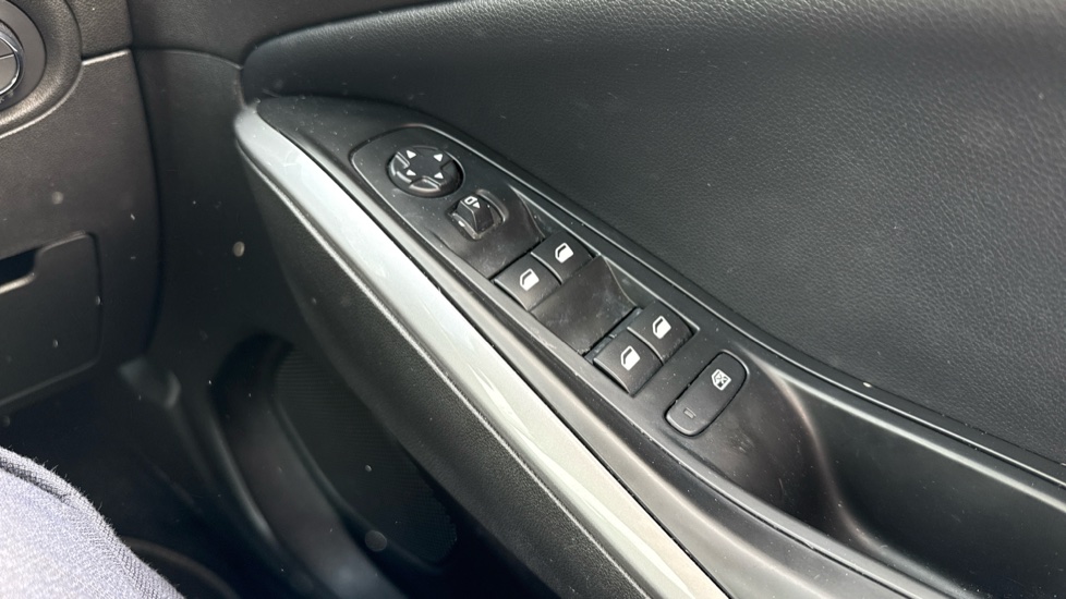 Vauxhall Grandland 1.2 Turbo Ultimate 5dr Petrol Hatchback - Image 36