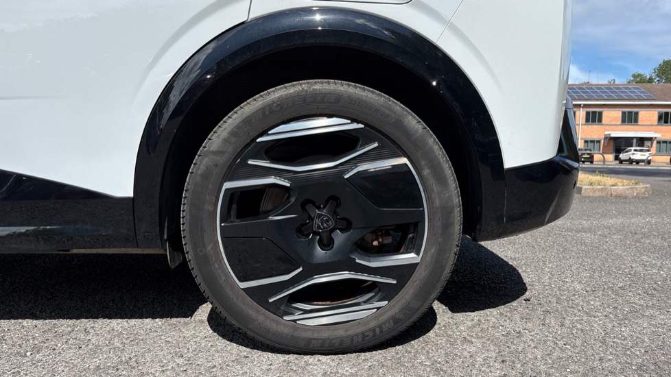 Peugeot 3008 157kW GT 73kWh 5dr Auto Electric Estate - Image 7