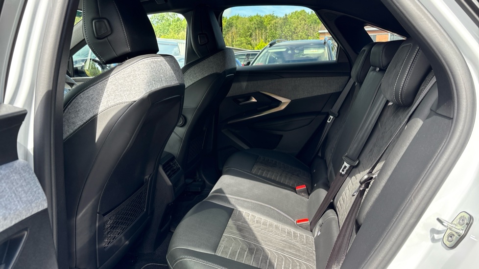 Peugeot 3008 157kW GT 73kWh 5dr Auto Electric Estate - Image 16
