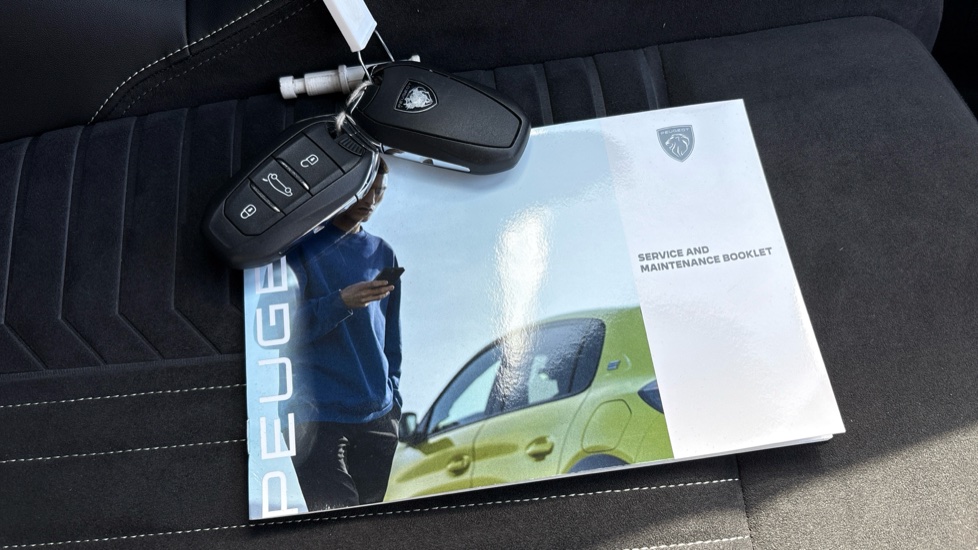 Peugeot 3008 157kW GT 73kWh 5dr Auto Electric Estate - Image 19