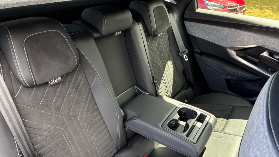 Peugeot 3008 157kW GT 73kWh 5dr Auto Electric Estate - Image 23