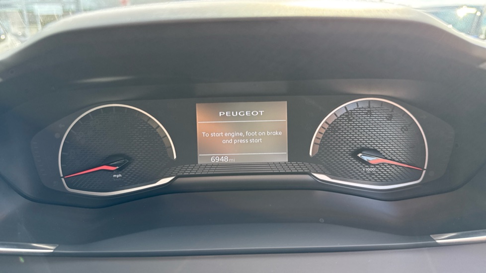 Peugeot 208 1.2 PureTech 100 Active 5dr EAT8 Petrol Hatchback - Image 18