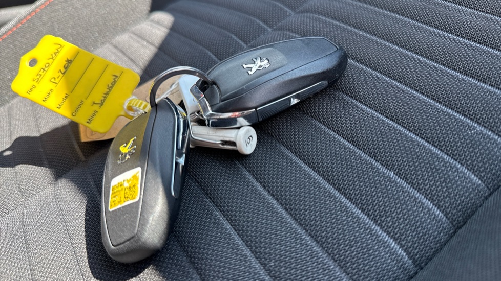 Peugeot 208 1.2 PureTech 100 Active 5dr EAT8 Petrol Hatchback - Image 19