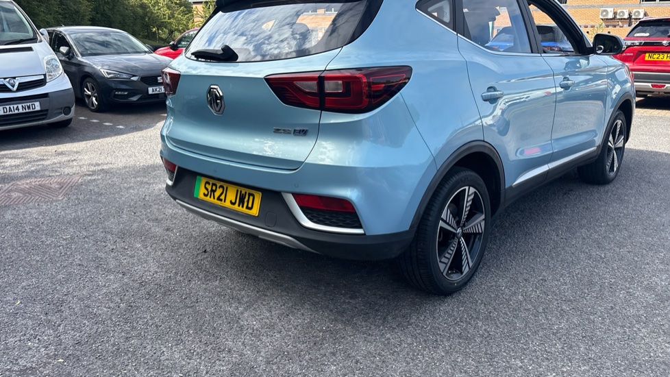 MG ZS 105kW Exclusive EV 45kWh 5dr Auto Electric Hatchback - Image 24