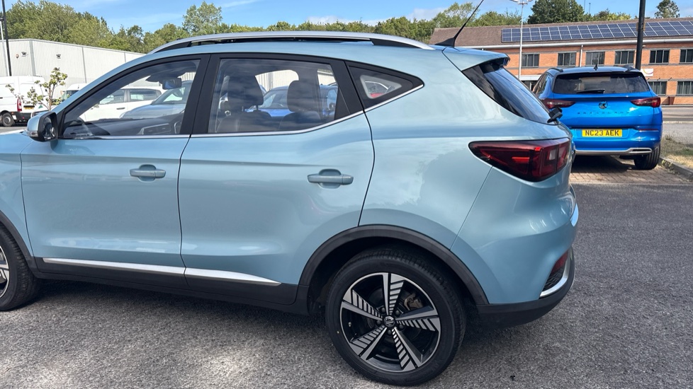 MG ZS 105kW Exclusive EV 45kWh 5dr Auto Electric Hatchback - Image 27