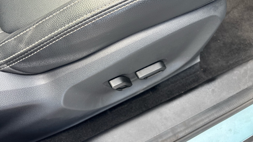 MG ZS 105kW Exclusive EV 45kWh 5dr Auto Electric Hatchback - Image 32