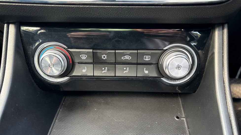 MG ZS 105kW Exclusive EV 45kWh 5dr Auto Electric Hatchback - Image 39