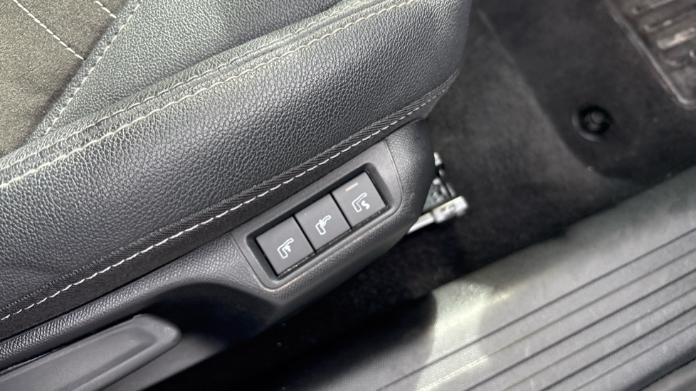 Vauxhall Mokka 100kW Ultimate 50kWh 5dr Auto Electric Hatchback - Image 35