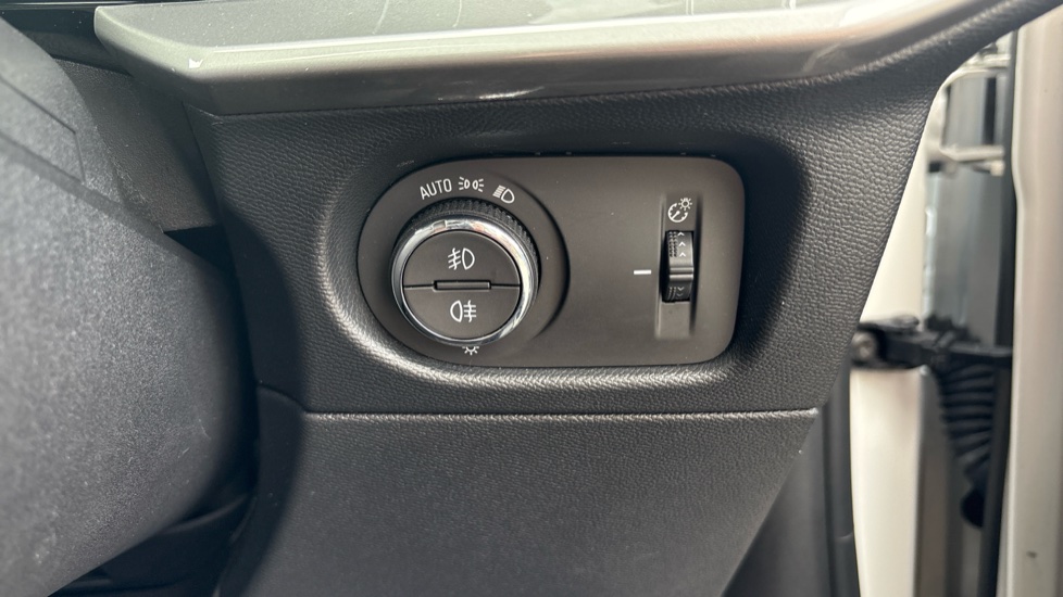 Vauxhall Mokka 100kW Ultimate 50kWh 5dr Auto Electric Hatchback - Image 36