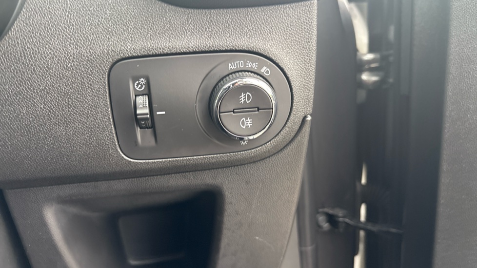 Vauxhall Crossland 1.2 Turbo Ultimate 5dr Petrol Hatchback - Image 33