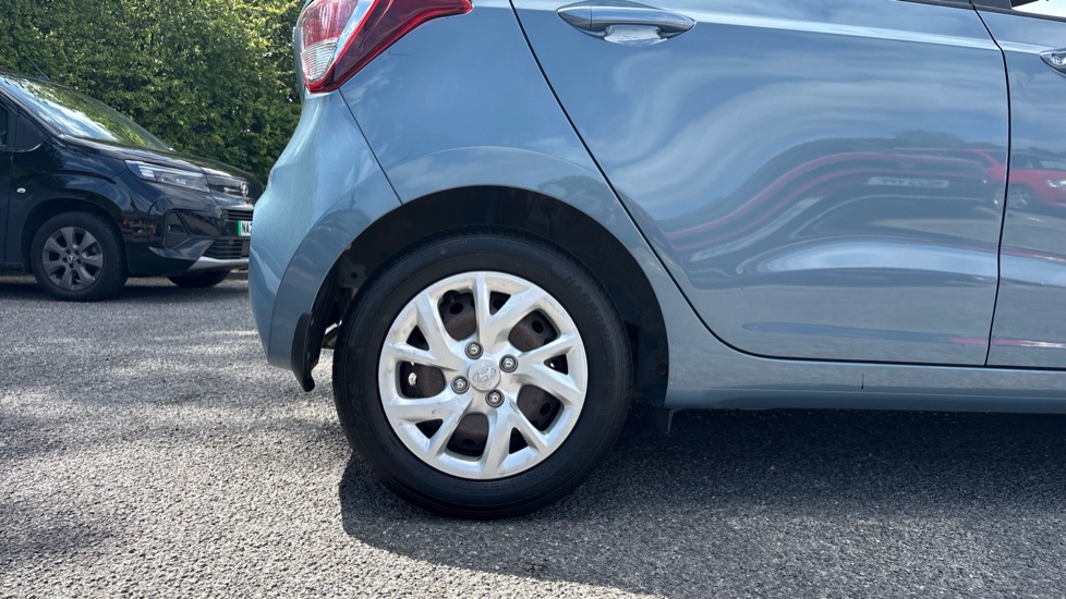 Hyundai i10 1.0 SE 5dr Petrol Hatchback - Image 7