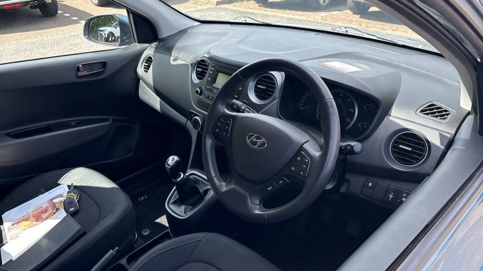 Hyundai i10 1.0 SE 5dr Petrol Hatchback - Image 11
