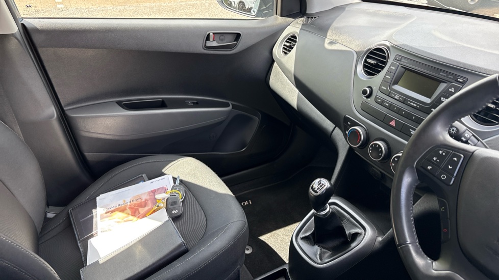 Hyundai i10 1.0 SE 5dr Petrol Hatchback - Image 14