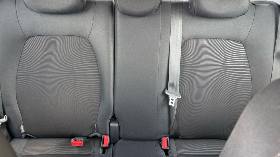 Hyundai i10 1.0 SE 5dr Petrol Hatchback - Image 15
