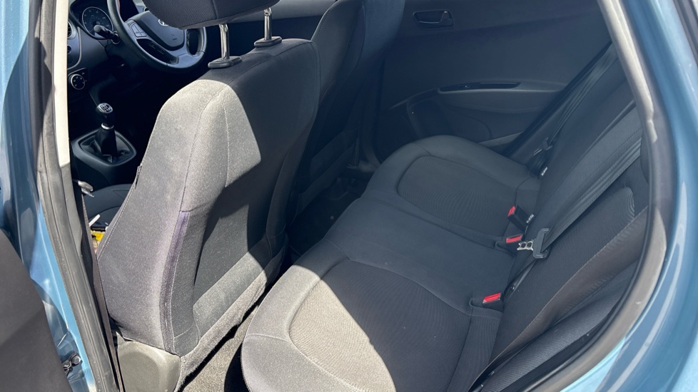 Hyundai i10 1.0 SE 5dr Petrol Hatchback - Image 16