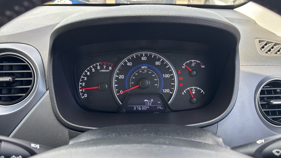 Hyundai i10 1.0 SE 5dr Petrol Hatchback - Image 18