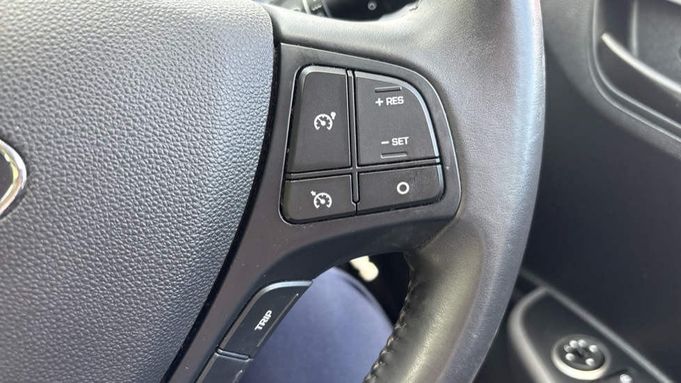 Hyundai i10 1.0 SE 5dr Petrol Hatchback - Image 22