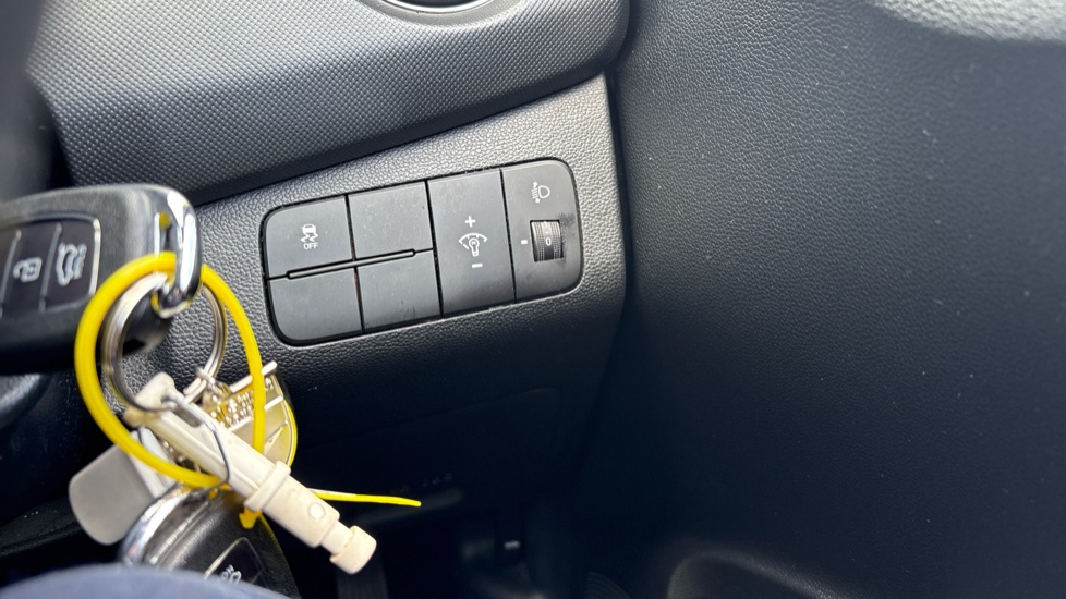 Hyundai i10 1.0 SE 5dr Petrol Hatchback - Image 26